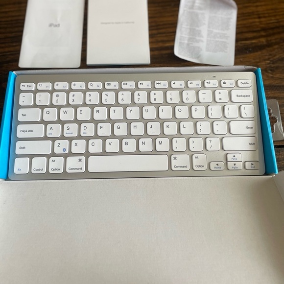 Anker Wireless Bluetooth Keyboard Ultra Slim for iOS / Mac / Android / PC - Picture 3 of 3